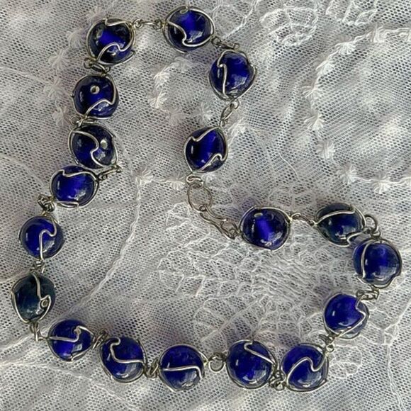 Vintage 70's Cobalt Blue Caged Wirewrap Art Glass Bead Necklace - Picture 6 of 8